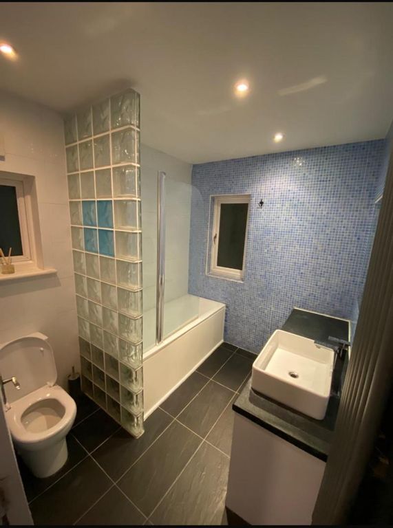 Property photo 3 of 7 Bathroom.Jpg
