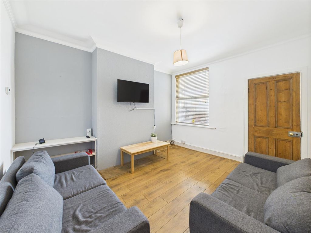 Property photo 3 of 10 Cam04063G0-Pr0111-Still002.Jpg