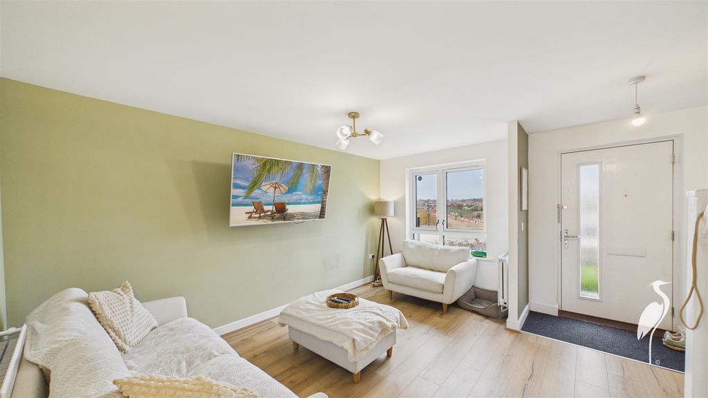 Property photo 2 of 28 Lounge