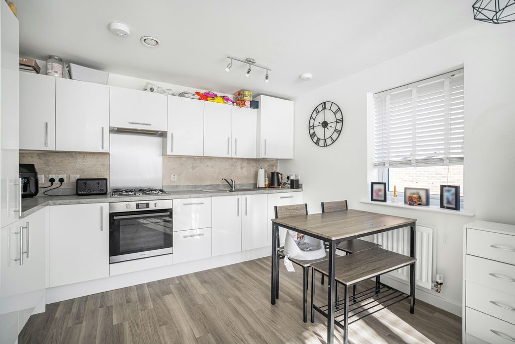 Property photo 3 of 12 Kitchen Area