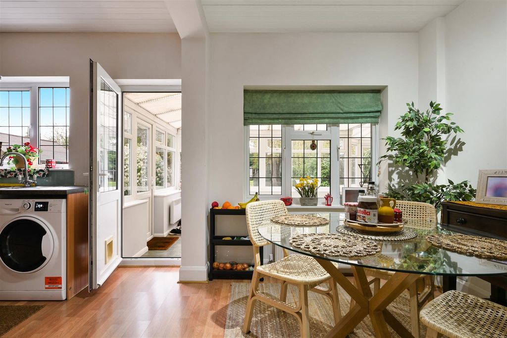 Property photo 3 of 34 Copley Way (18).Jpg