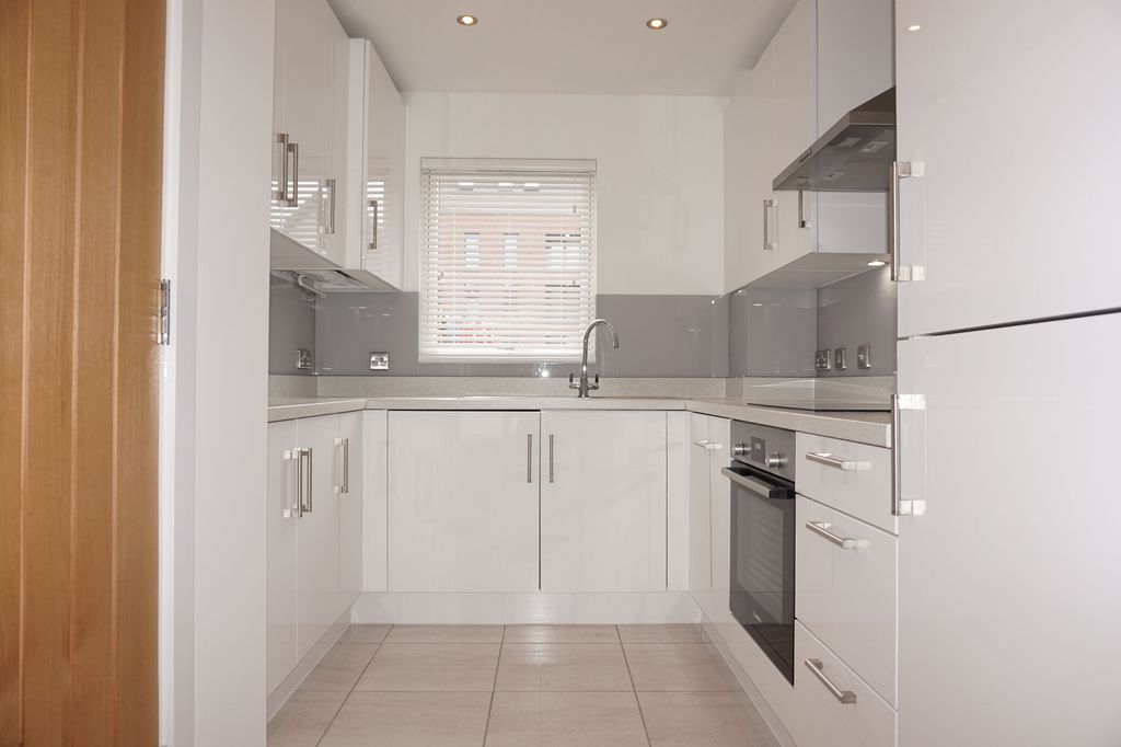 Property photo 2 of 9 Kitchen