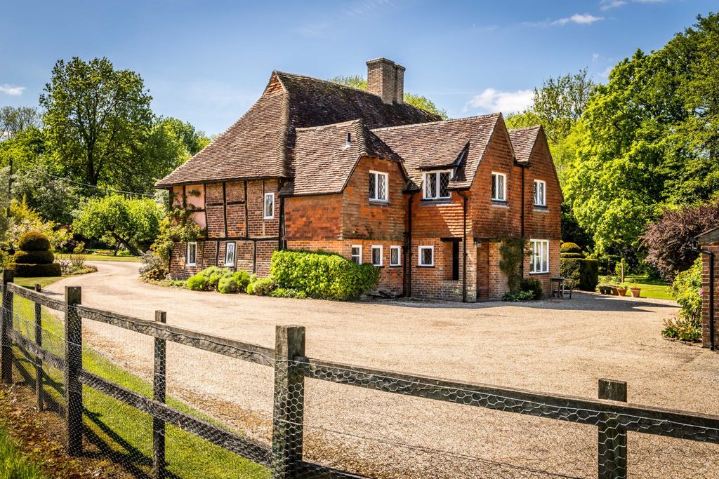 Property photo 2 of 39 House. Partnership