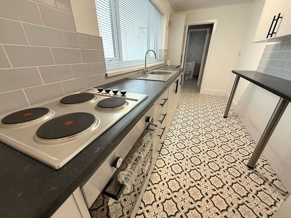 Property photo 2 of 8 Kitchen