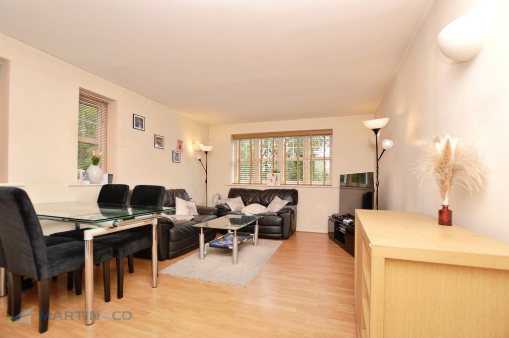 Property photo 2 of 6 Lounge