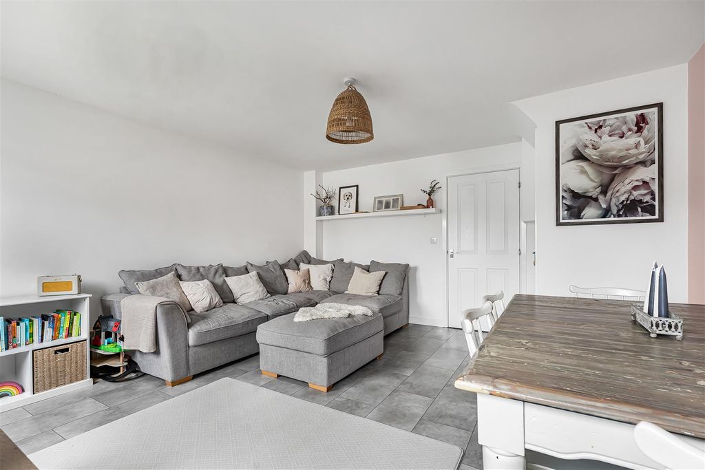 Property photo 2 of 18 10_71181.Jpg