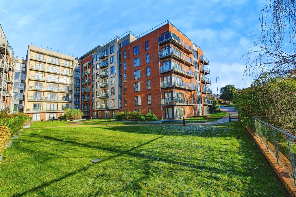 Property photo 1 of 12