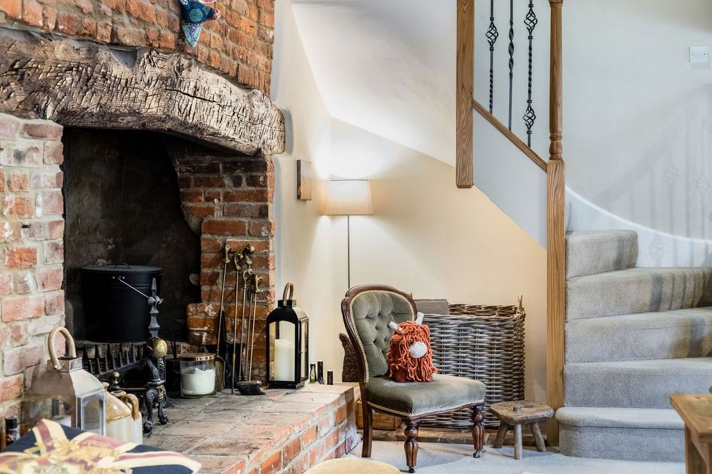 Property photo 2 of 25