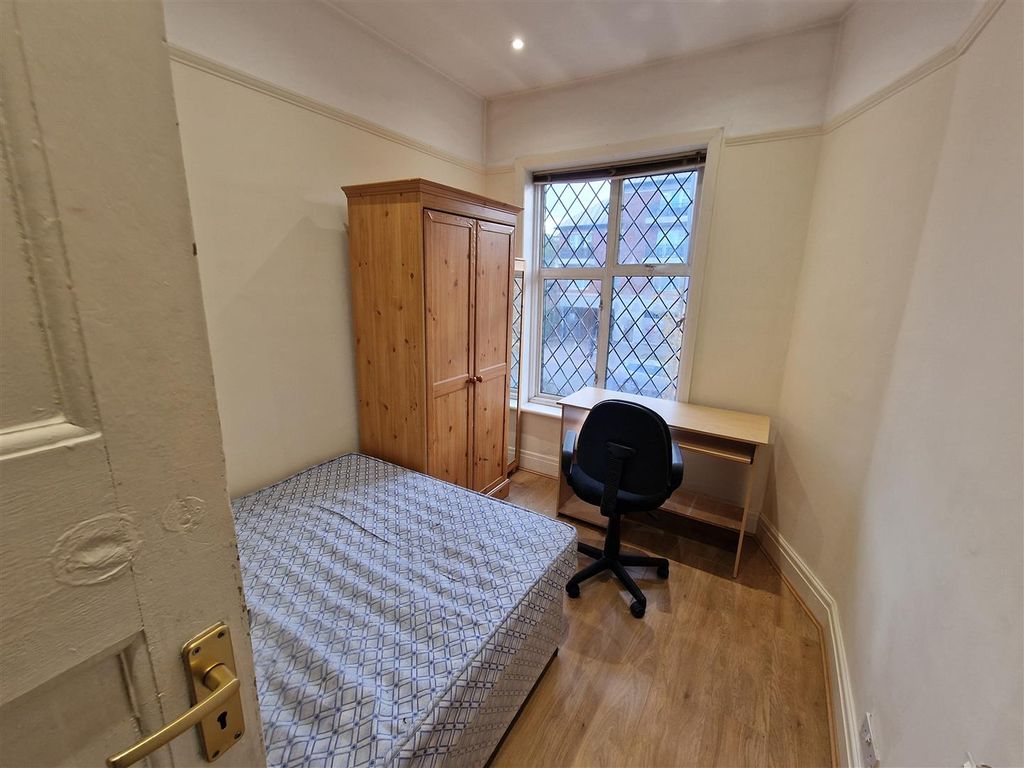 Property photo 3 of 8 20251104_151427.Jpg