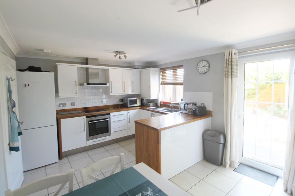 Property photo 3 of 12 Kitchen Din.Jpg