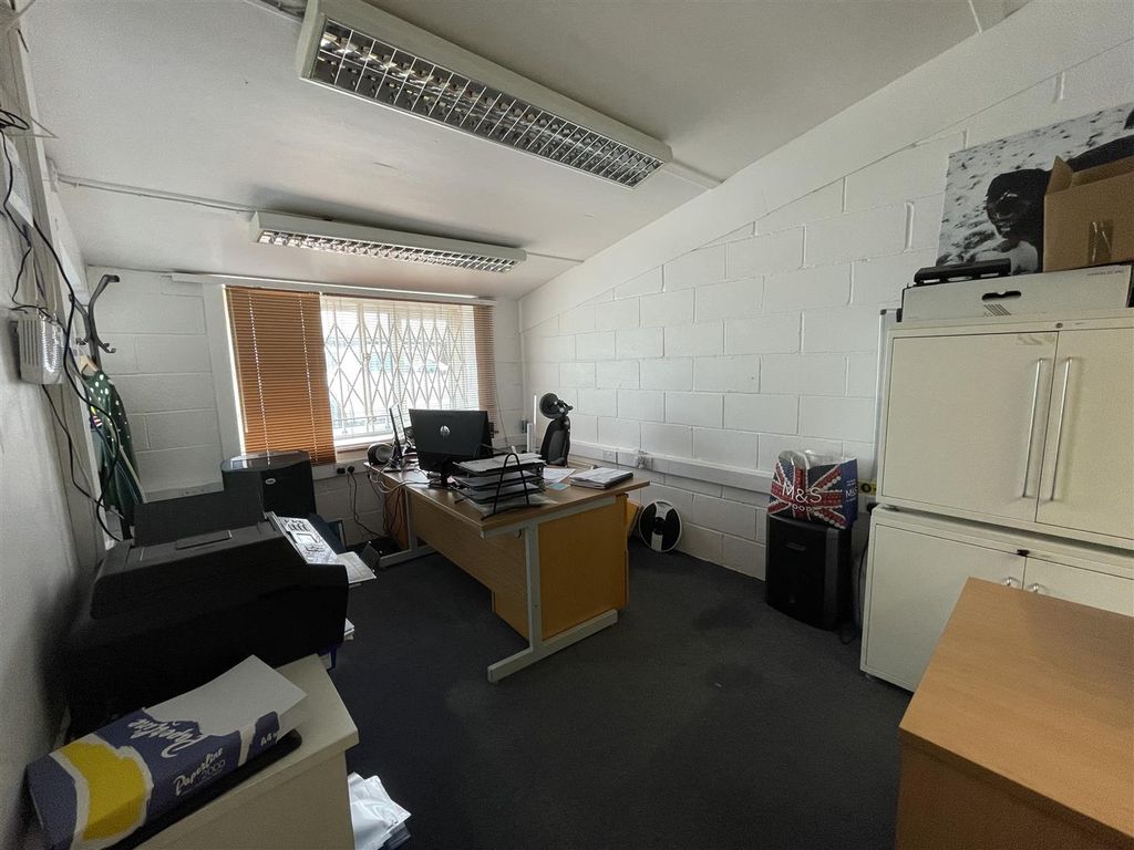 Property photo 2 of 9