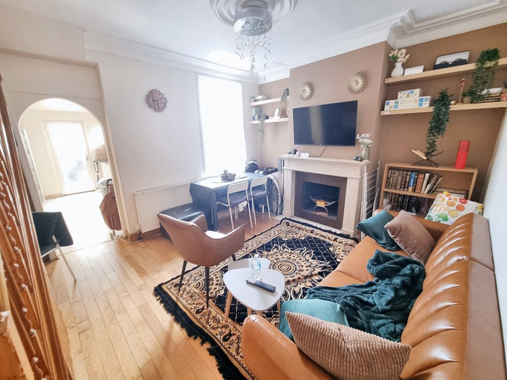 Property photo 2 of 17