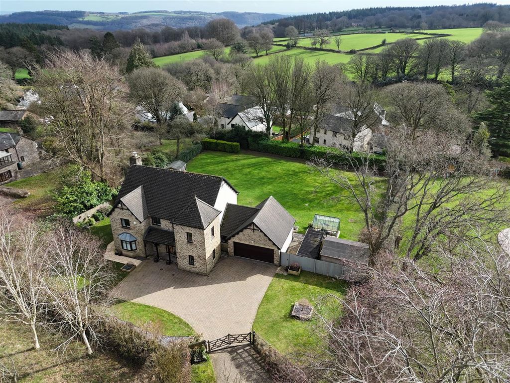 Property photo 2 of 27 Gardens