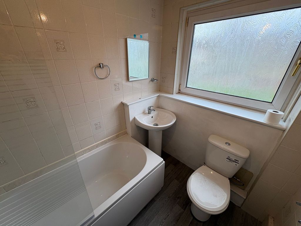 Additional image 10 of 2 bed maisonette to rentBroomlands Street, Paisley PA1