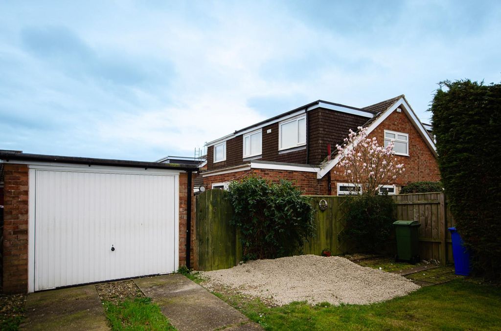 Property photo 2 of 24