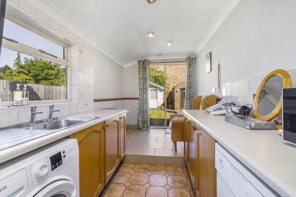 Property photo 3 of 21 8 South Parade (Boston)-17