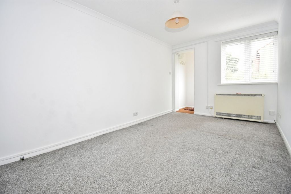 Property photo 3 of 7 Living Room