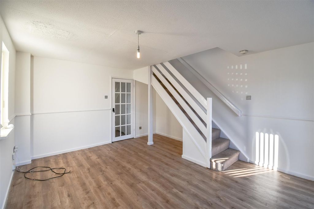 Property photo 3 of 20 Living Room