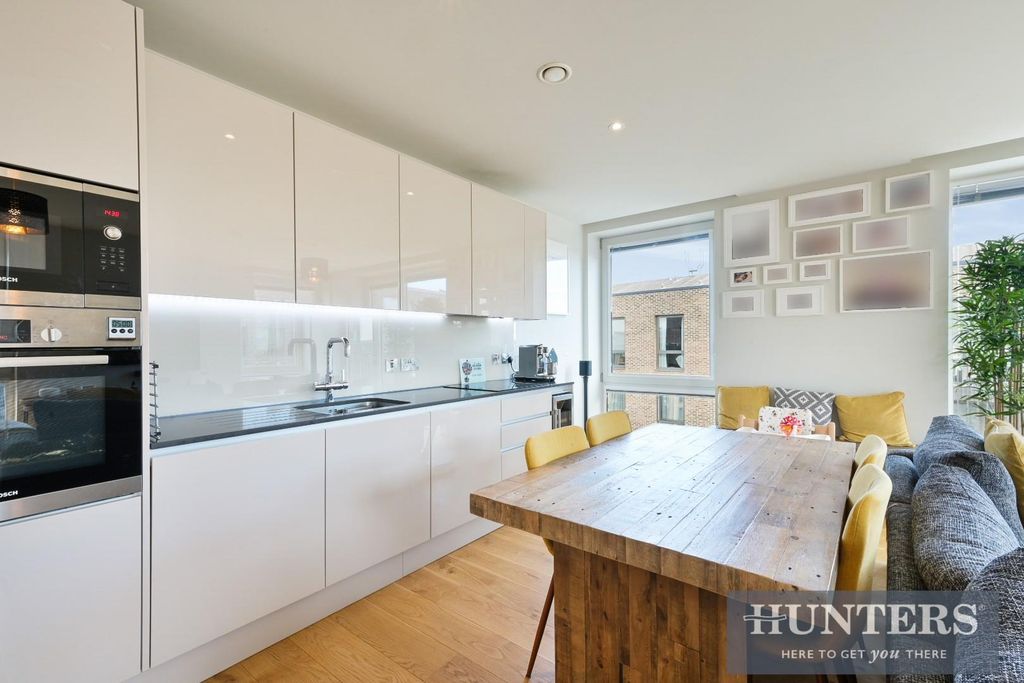 Property photo 3 of 11 Isambard Court (12 From 20)-9.Jpg
