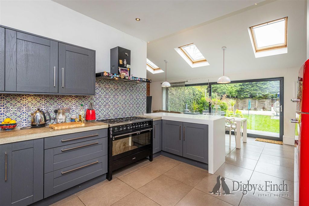 Property photo 2 of 29