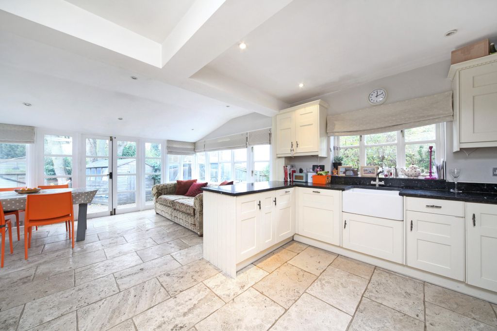 Property photo 3 of 15 Kitchen