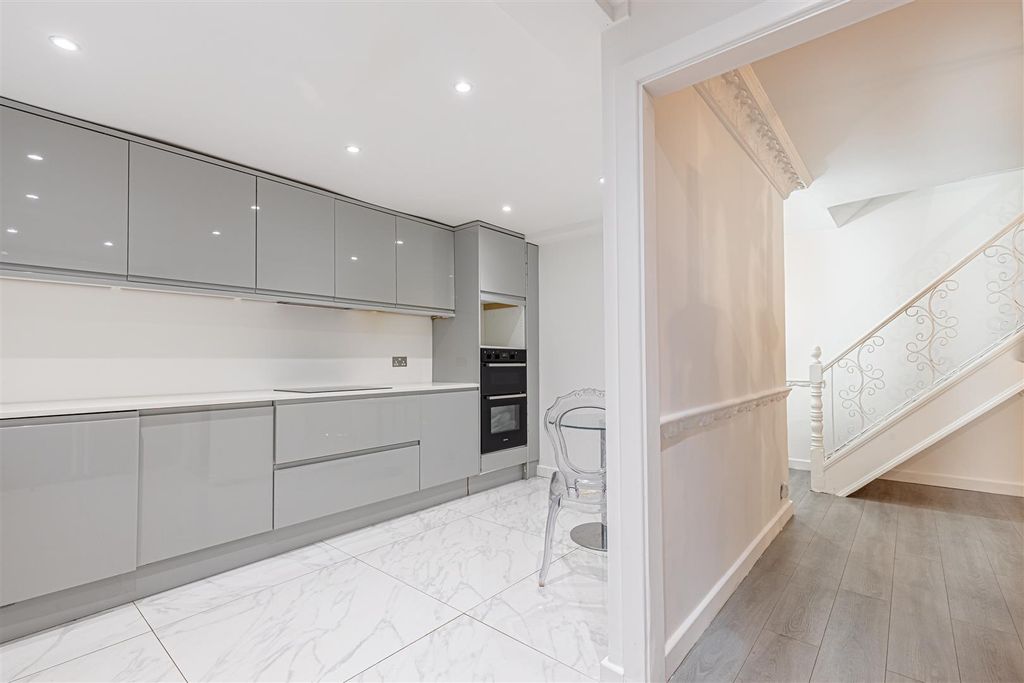 Property photo 3 of 21 Midway House (16).Jpg