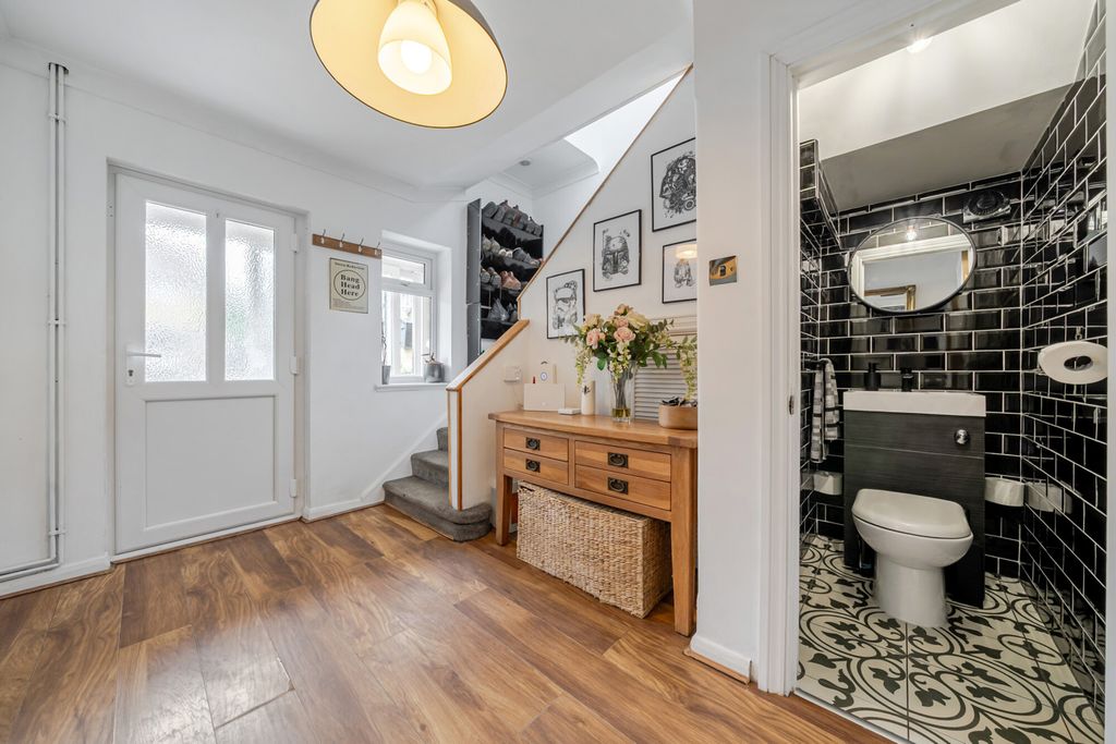 Property photo 2 of 22 1454292-15-69F9Ff...