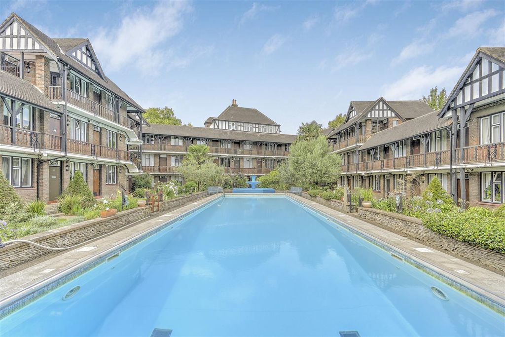 Property photo 2 of 17 44_Tudor_Close_5.Jpg