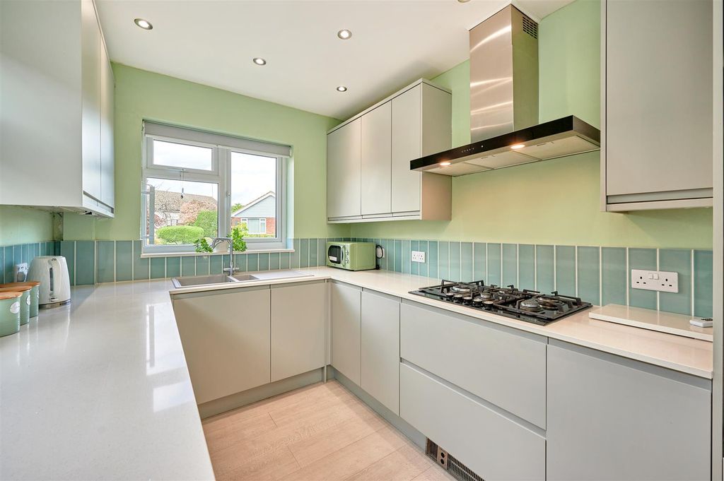 Property photo 2 of 14 Refitted Kitchen