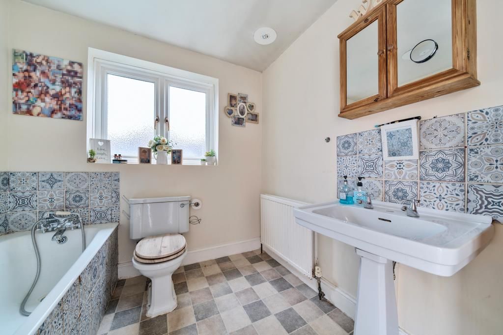 Property photo 2 of 10 Bathroom