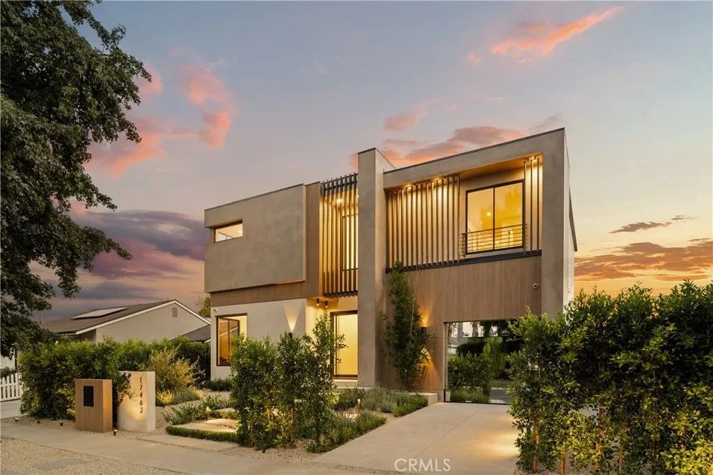 Property photo 2 of 43