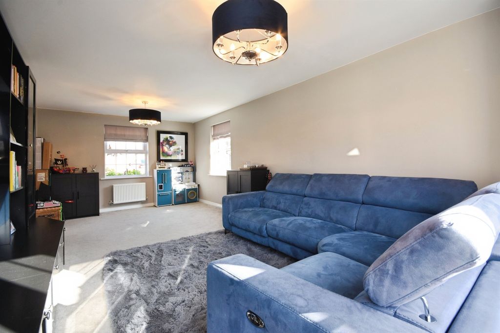 Property photo 2 of 22