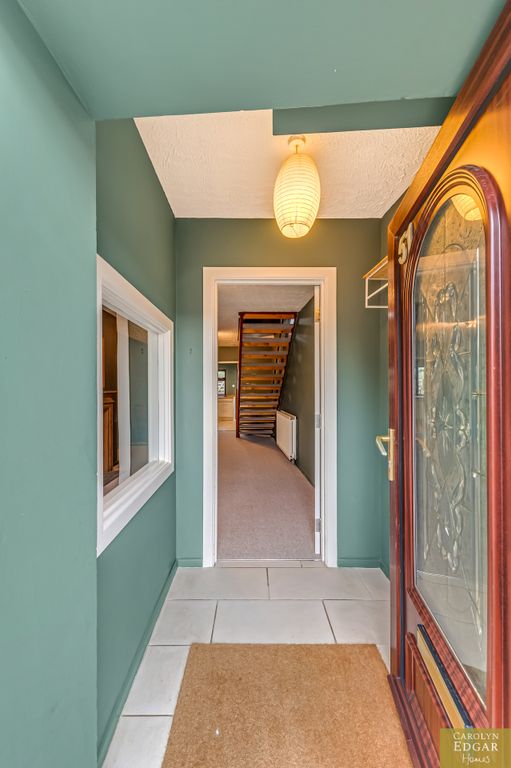 Property photo 2 of 33 007