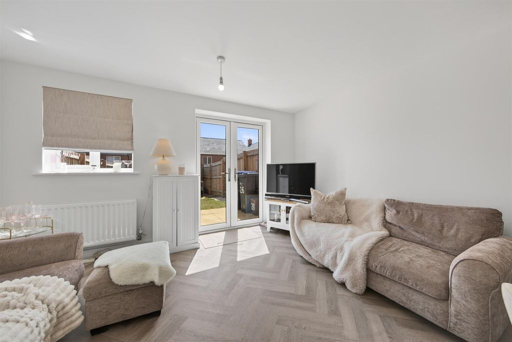 Property photo 2 of 13 26Underboroughwayweb24.Jpg