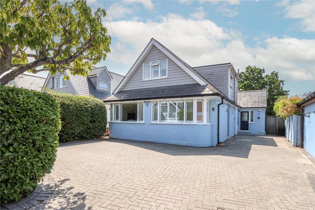 Property photo 1 of 22 Mill Hill Close