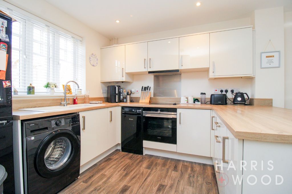 Property photo 2 of 15 4330492
