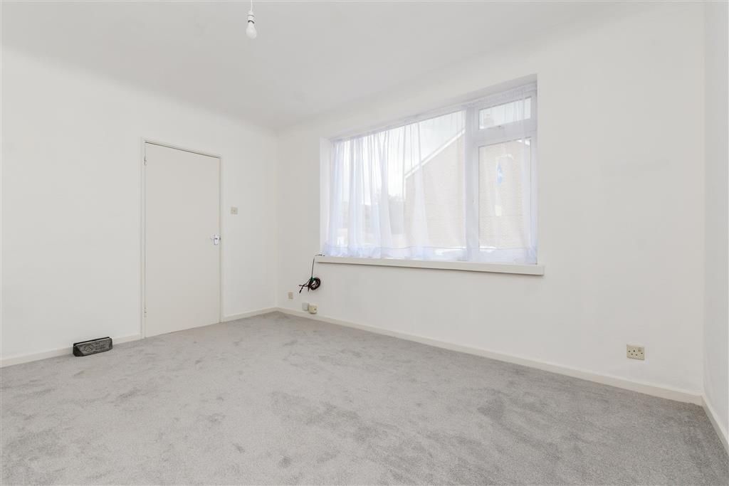 Property photo 1 of 17 Lounge