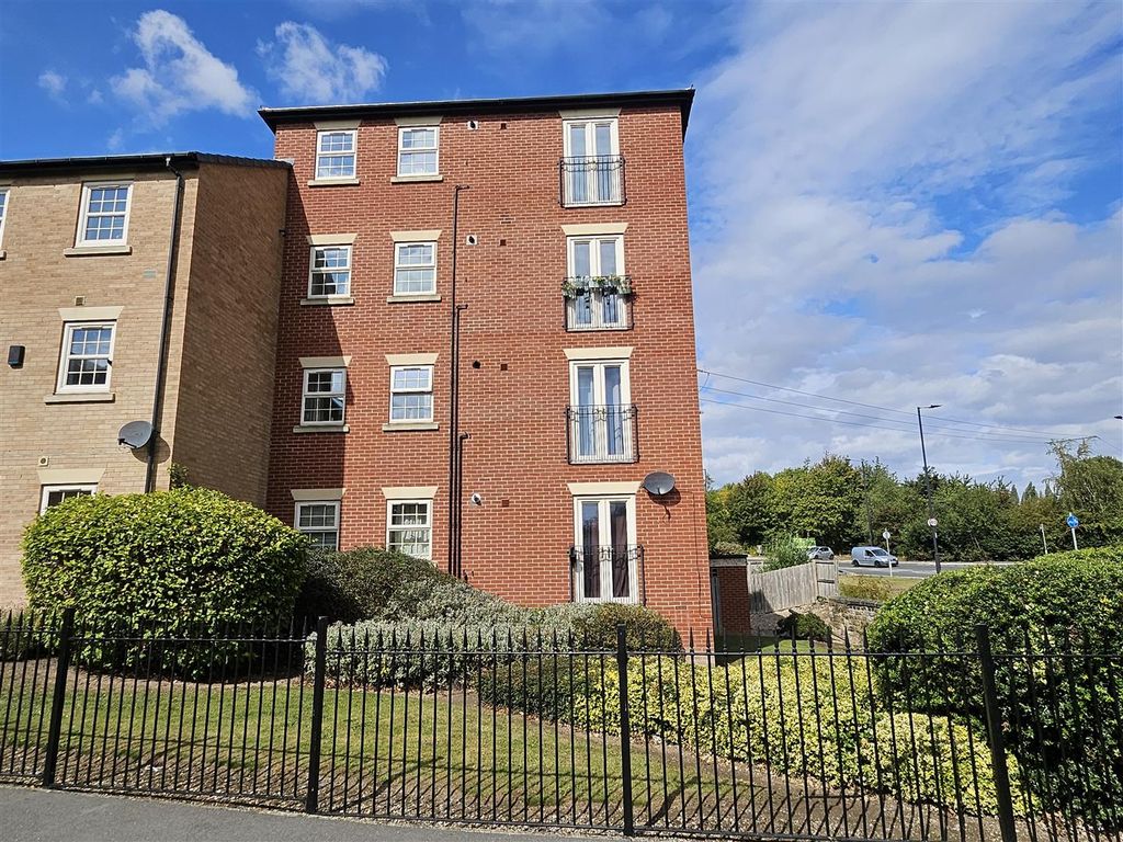Property photo 1 of 9 Apartment Block