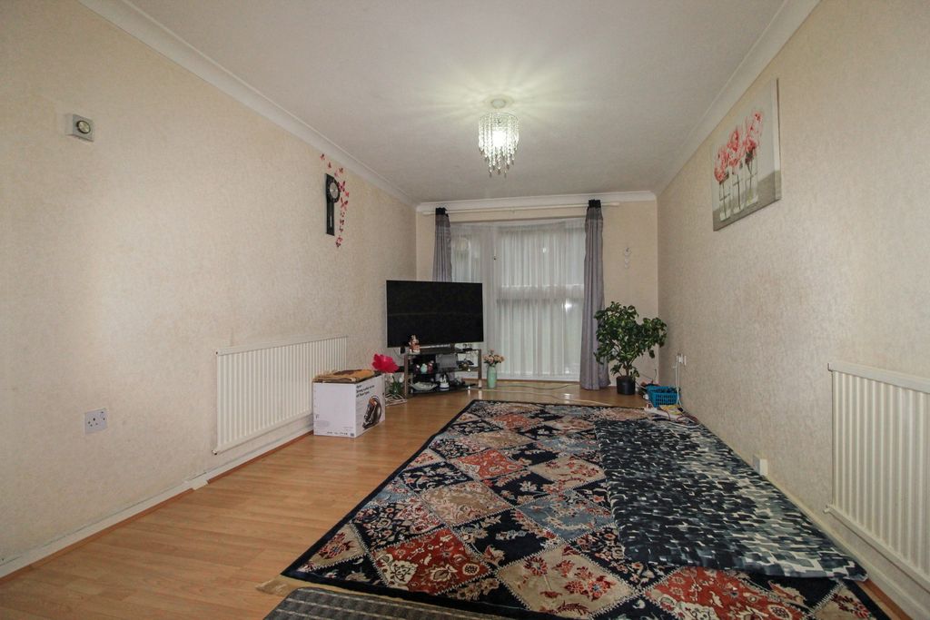 Property photo 2 of 6 Gallery