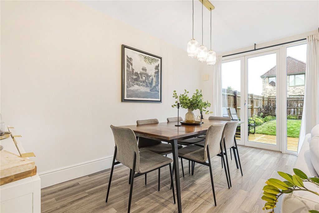 Property photo 1 of 7 Picture No. 17