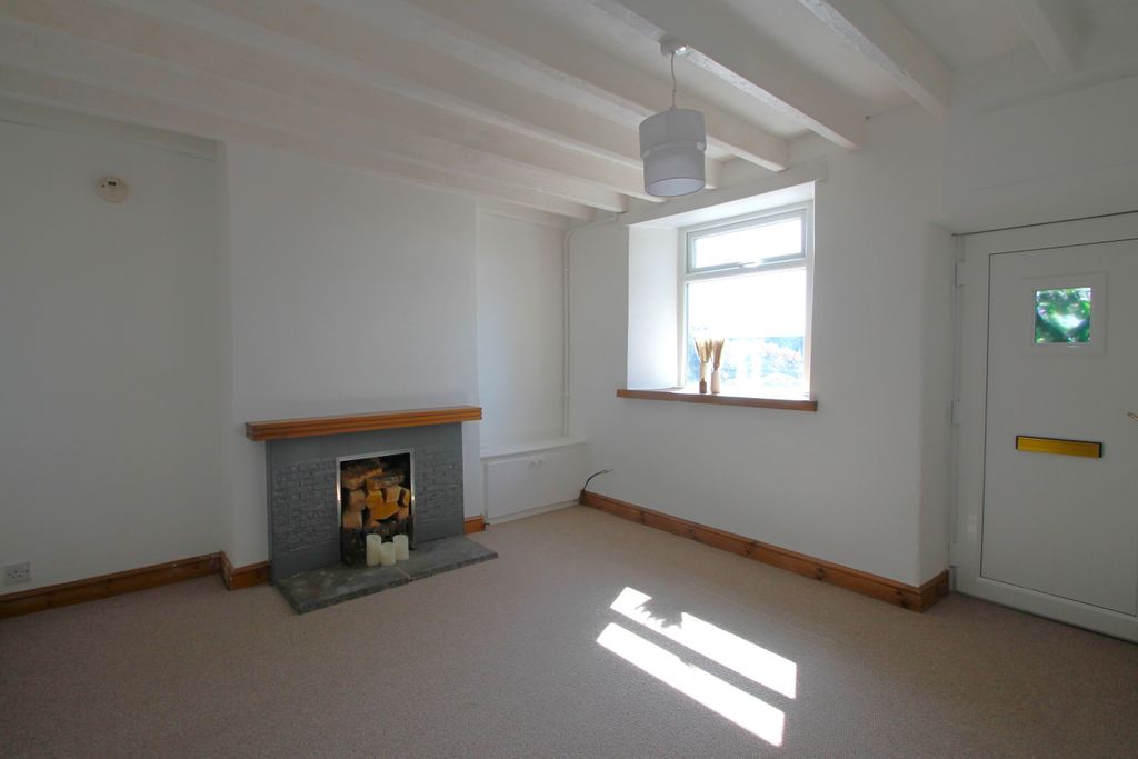Property photo 3 of 33 Living Room