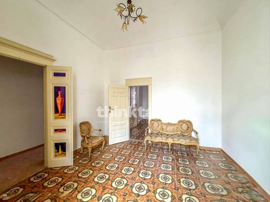 Property photo 2 of 27