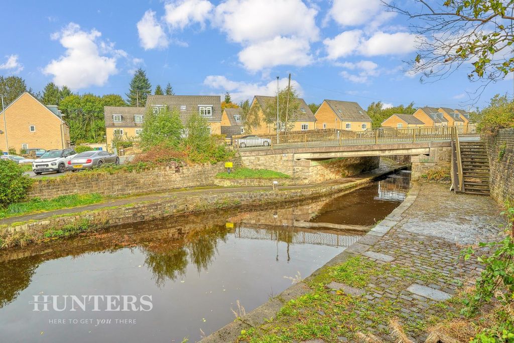 Property photo 2 of 19 Canal View