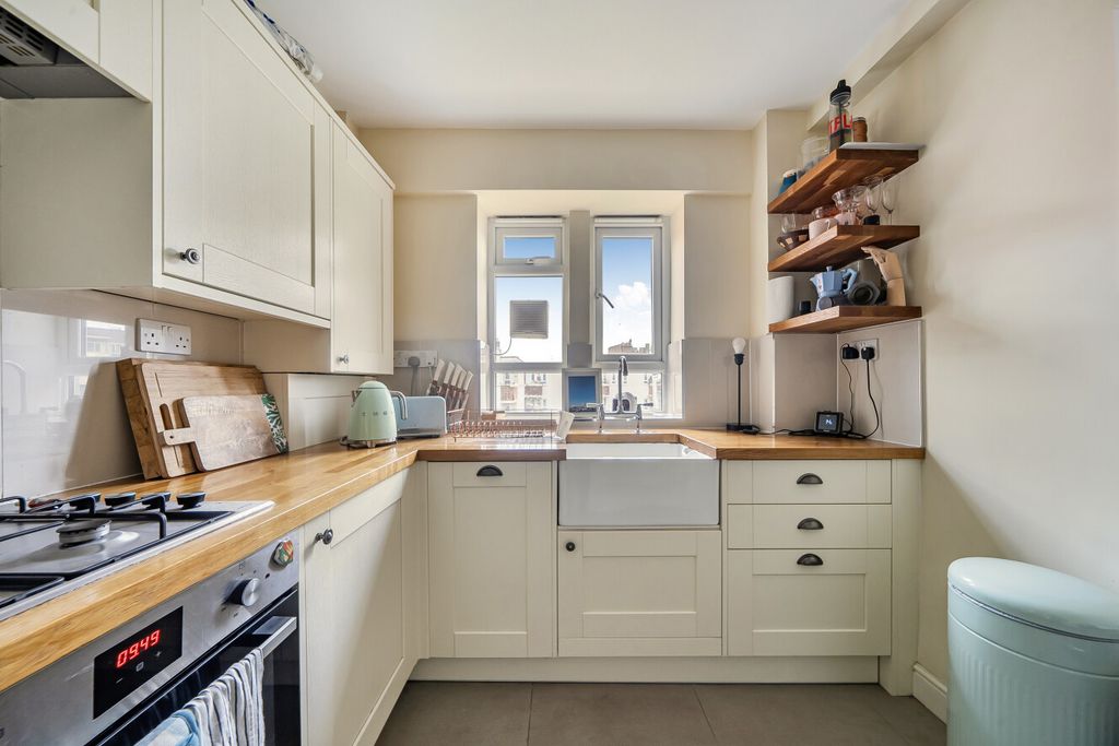 Property photo 2 of 16 1408590-6-6997030...