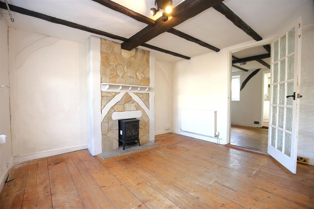 Property photo 1 of 17 Lounge