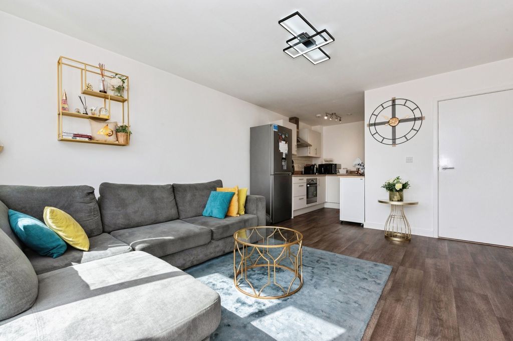 Property photo 3 of 11 Pbox-Img.Jpg
