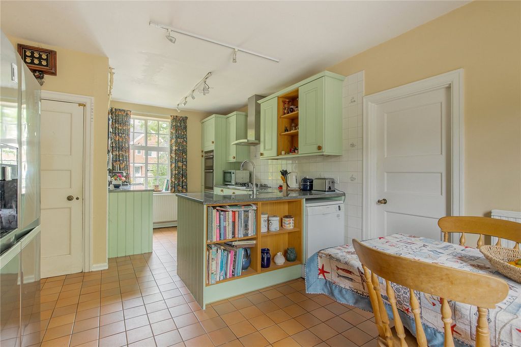 Property photo 3 of 18 Kitchen