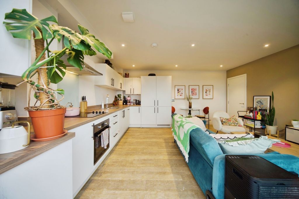 Property photo 2 of 34 Pbox-Img.Jpg