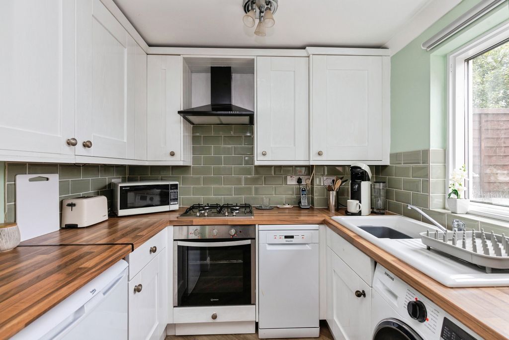 Property photo 2 of 20