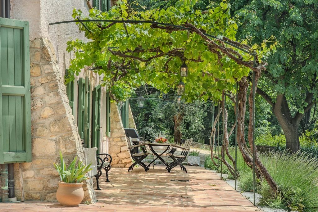 Property photo 3 of 44